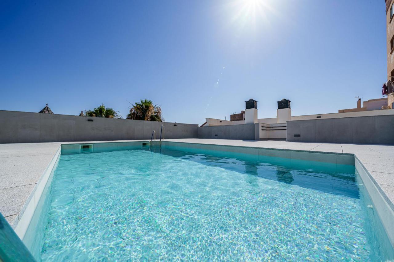 City Centre Pool & Parking Málaga Extérieur photo